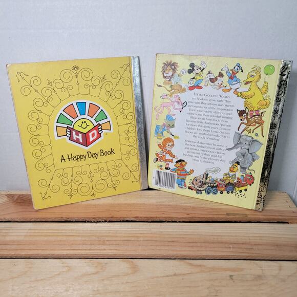 VINTAGE 2 Little Golden Books: Yes! Jesus Loves Me & Animal Daddies (hardback) - Picture 6 of 6